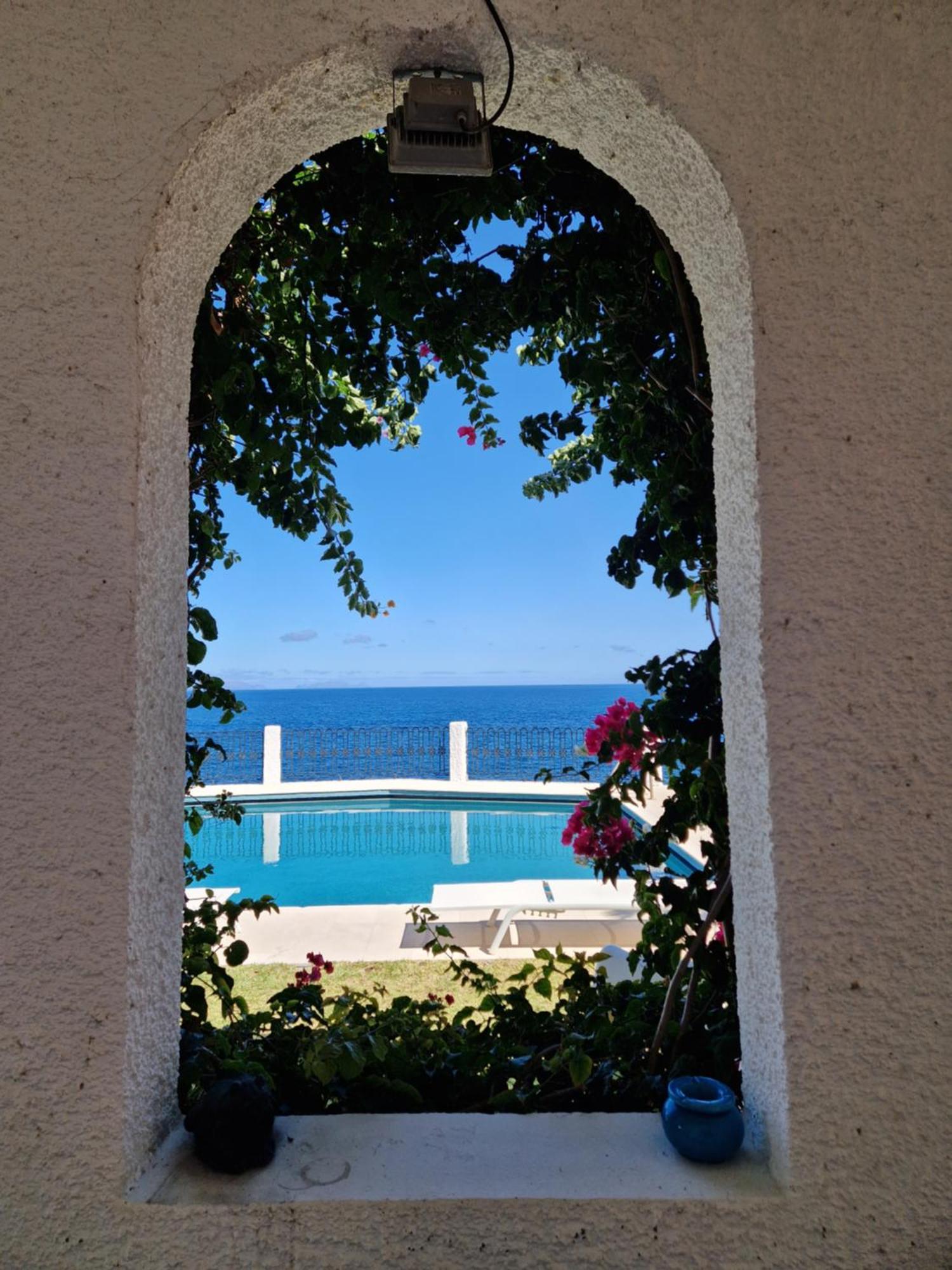 Salt Water Villa - Sea Water Pool - Private Sea Access Santa Cruz  Exteriör bild